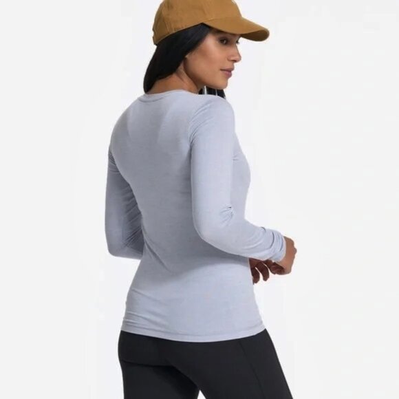 NEW Vuori Womens Long Sleeve Lux Crew Performance Tee NWT XL Platinum Heather - Picture 10 of 10